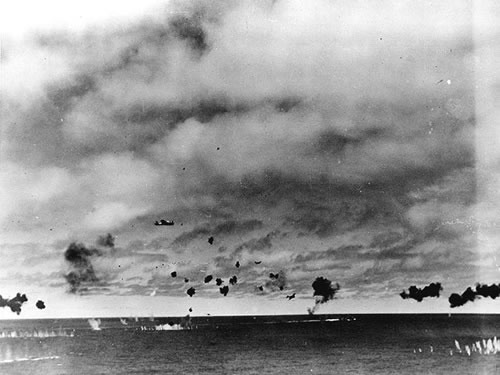 2 Torpilleurs Nakajima B5N2 attaquent le Yorktown